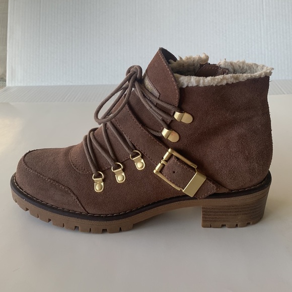 Sports Lug Sole Brown Suede Boots. SIZE 8 - Picture 4 of 15